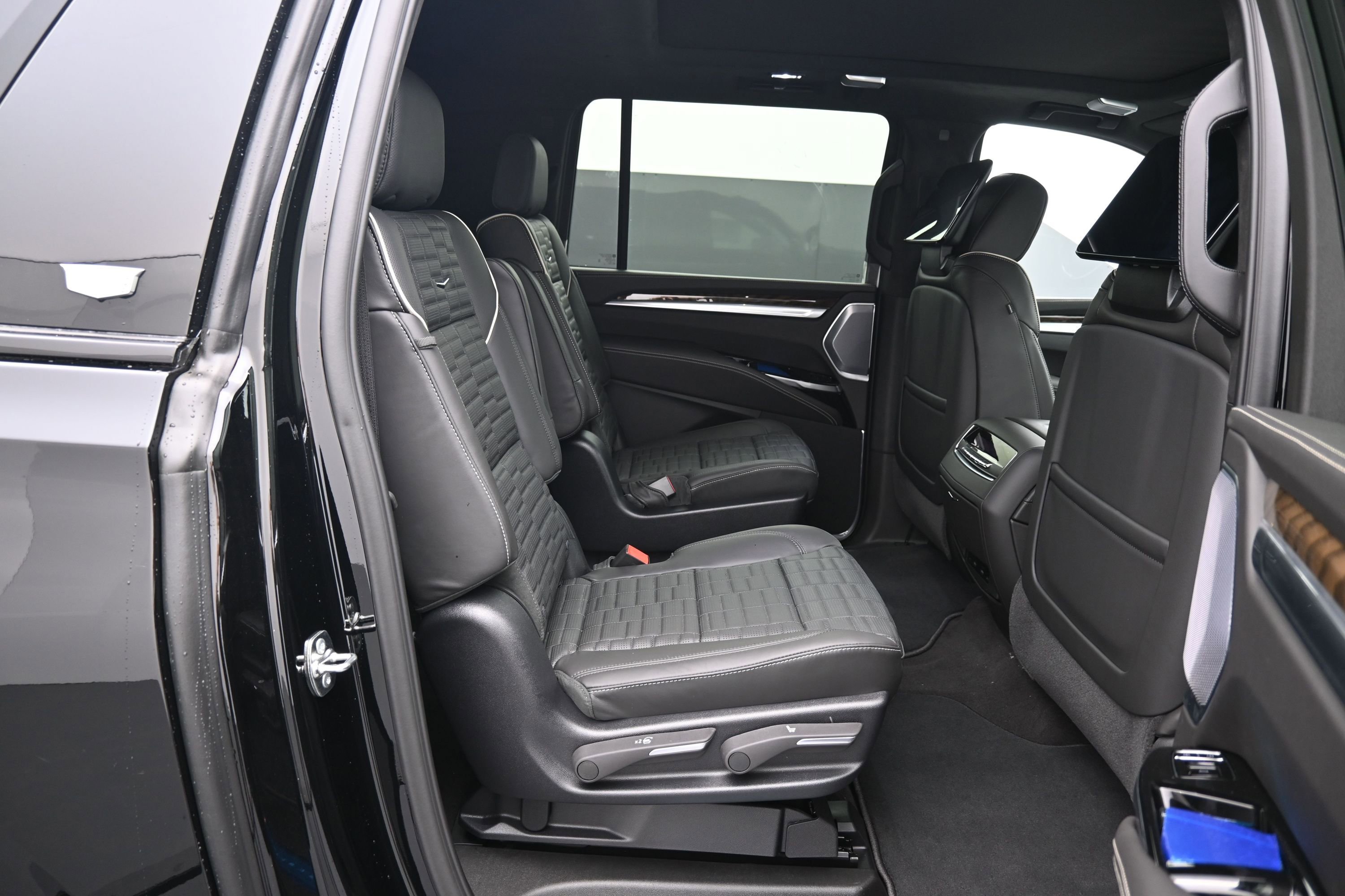 New 2026 Cadillac Escalade ESV Platinum Sport AWD/4WD image 12