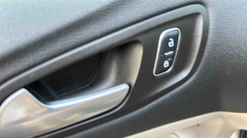 Used 2018 Ford Escape SEL image 18