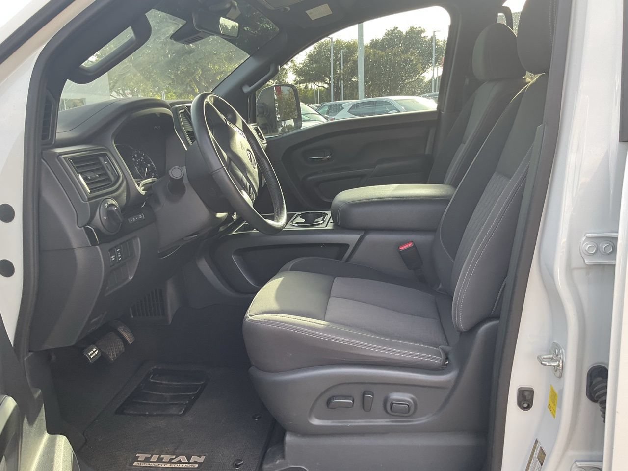 Used 2023 Nissan Titan SV w/ SV Convenience Package AWD/4WD image 8