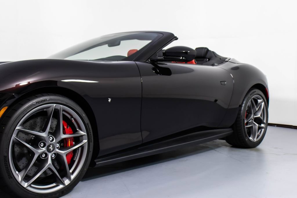 Certified 2025 Ferrari Roma Spider RWD image 32