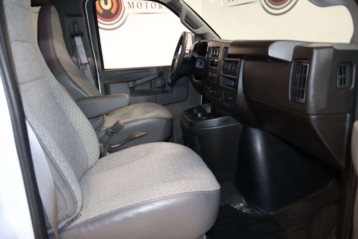 Used 2025 Chevrolet Express 3500 LT w/ LT Preferred Equipment Group RWD image 51
