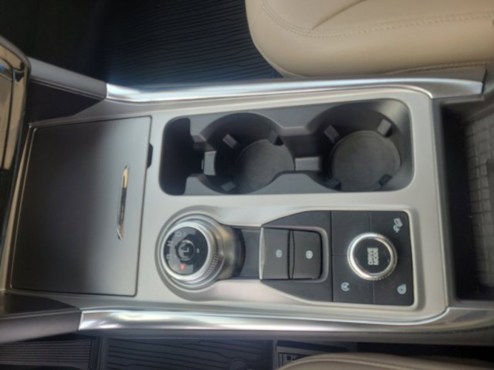 Used 2022 Ford Explorer Limited w/ Equipment Group 301A AWD/4WD image 15