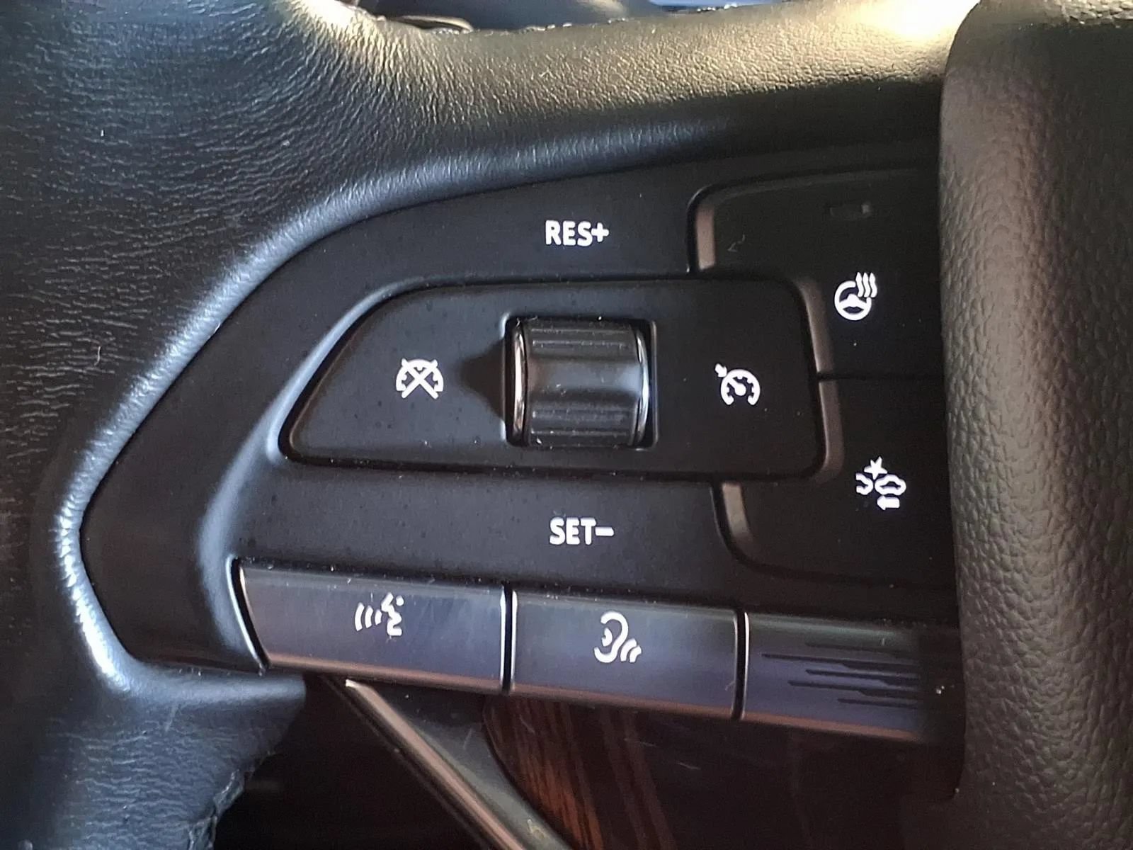 Used 2021 Cadillac Escalade ESV Premium Luxury w/ Driver Assist Tech Package AWD/4WD image 28