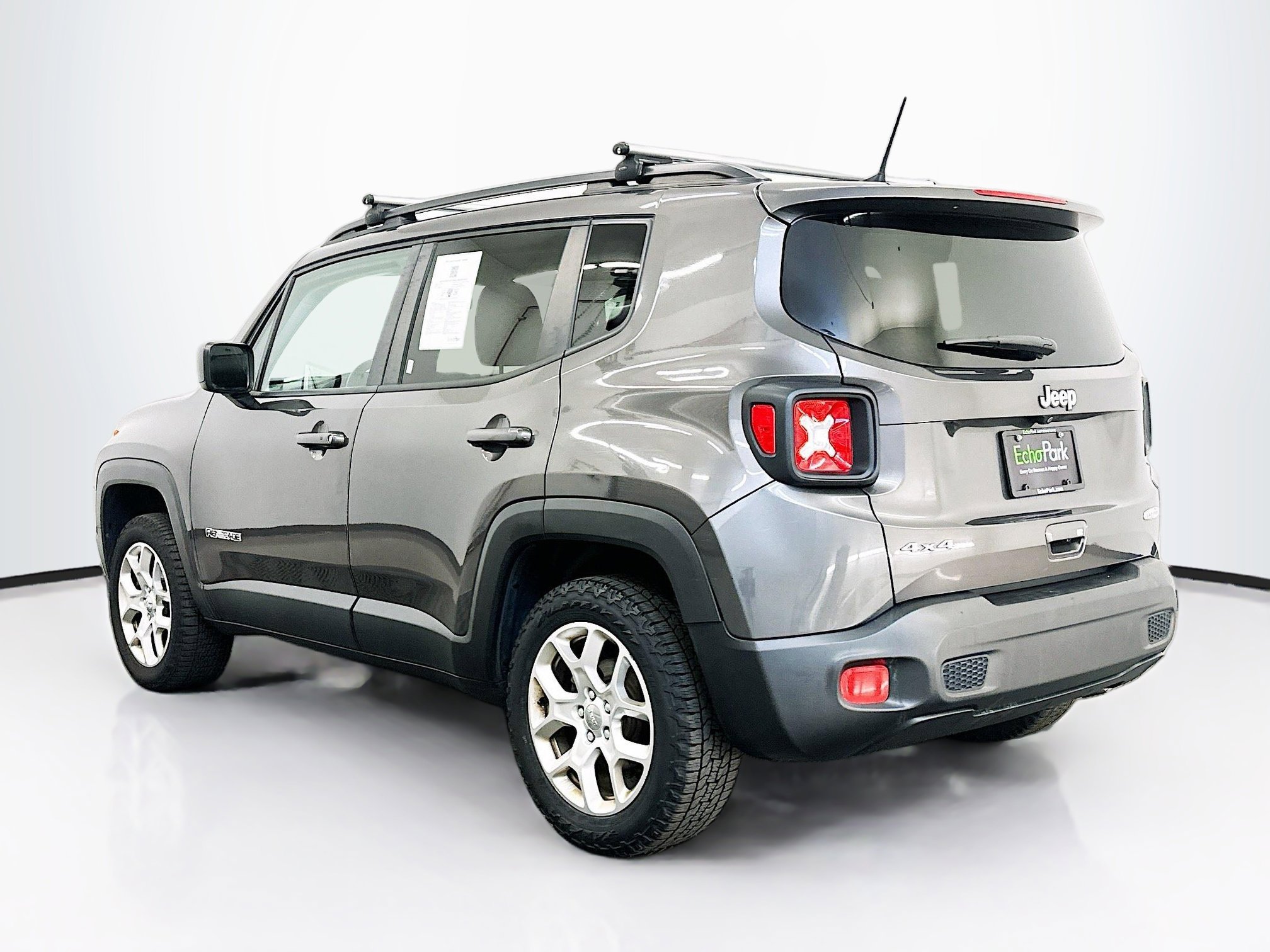 Used 2018 Jeep Renegade Latitude w/ UConnect 8.4 Nav Group AWD/4WD image 5