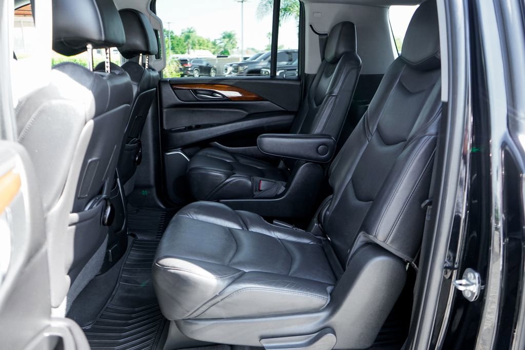 Used 2018 Cadillac Escalade ESV Premium Luxury image 38