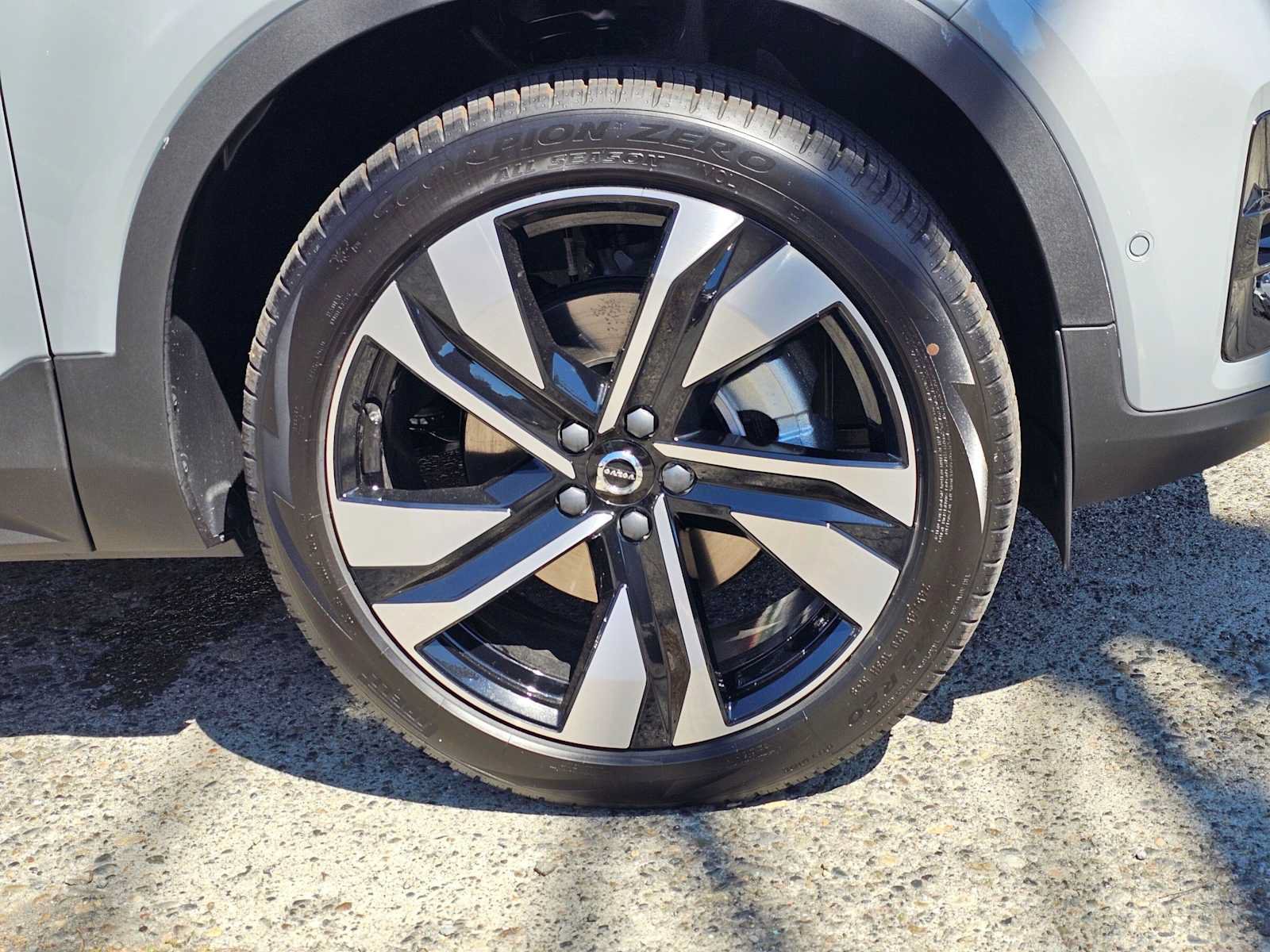 New 2026 Volvo XC40 B5 Ultra w/ Protection Package Premier AWD/4WD image 9