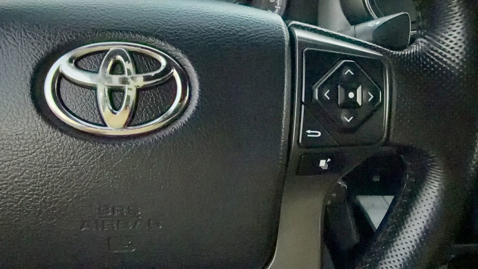 Used 2016 Toyota Tacoma TRD Sport image 18