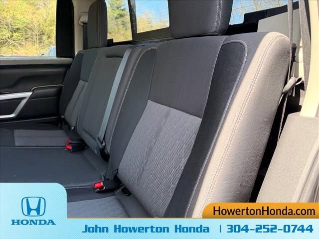 Used 2022 Nissan Titan SV w/ SV Convenience Package AWD/4WD image 13