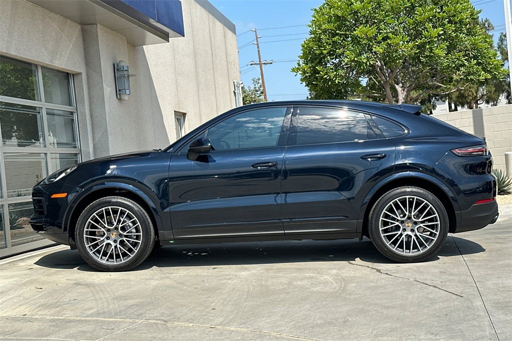 Used 2023 Porsche Cayenne Platinum Edition image 9