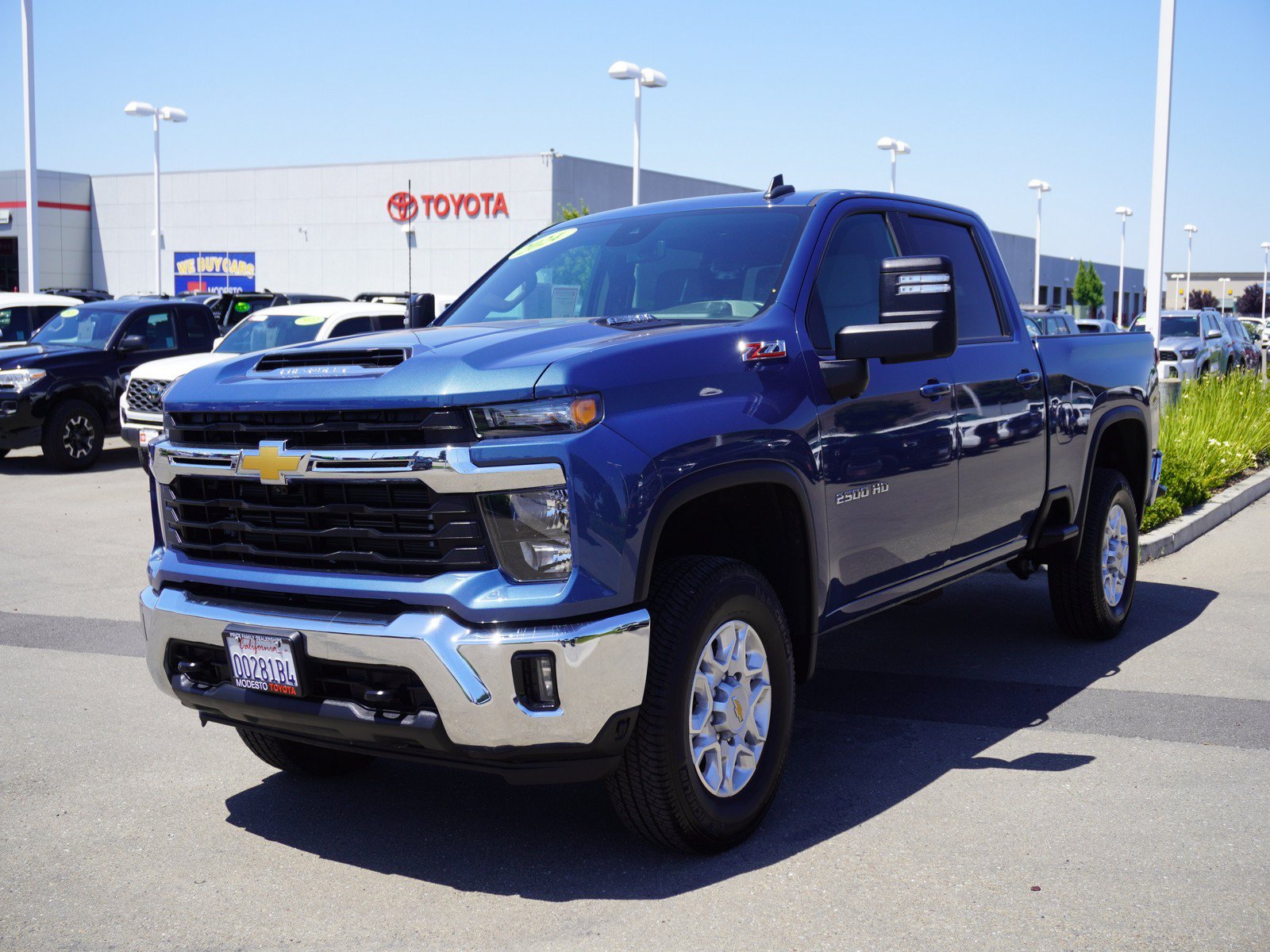 Used 2024 Chevrolet Silverado 2500 LT w/ All Star Edition AWD/4WD image 9