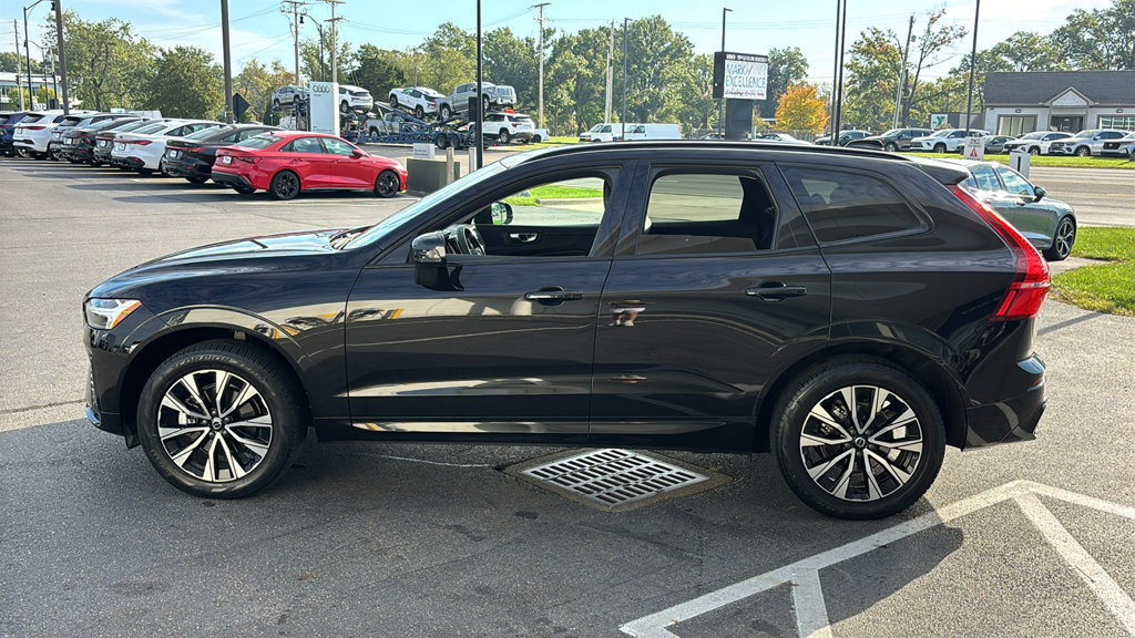 Certified 2024 Volvo XC60 B5 Core w/ Climate Package AWD/4WD image 3