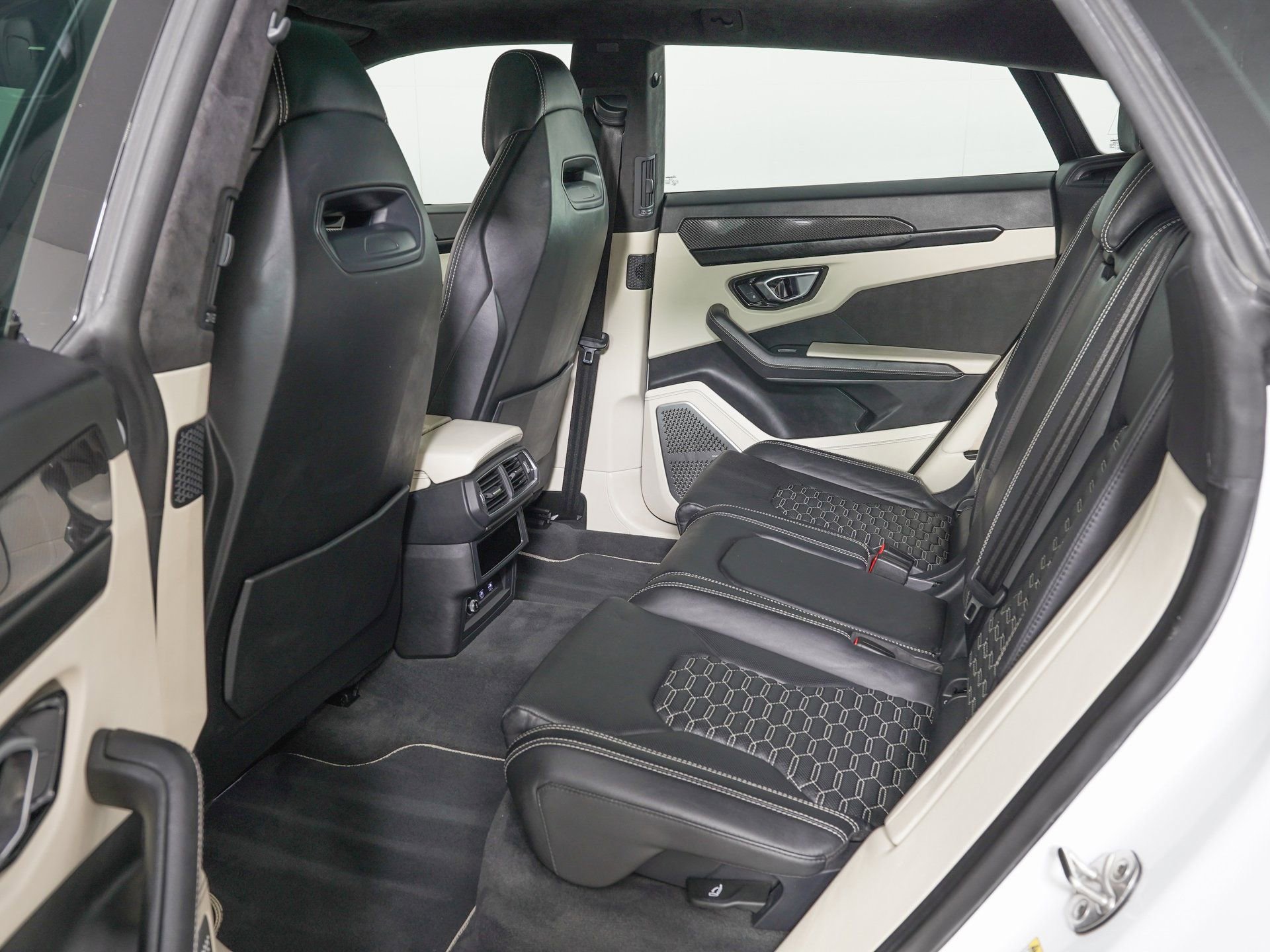 Used 2021 Lamborghini Urus image 13