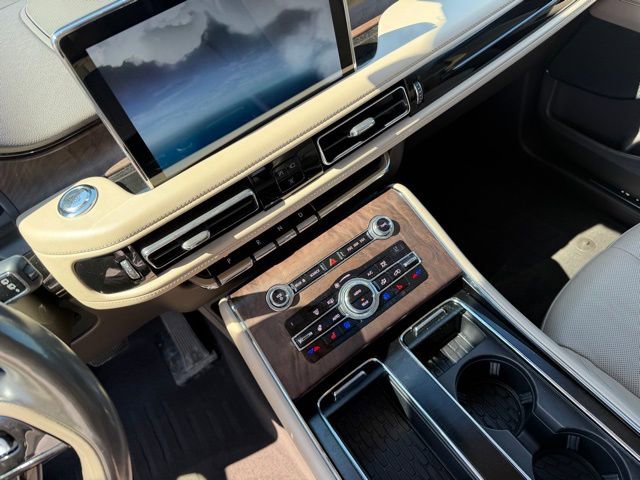 Used 2020 Lincoln Aviator Reserve w/ Equipment Group 201A image 31