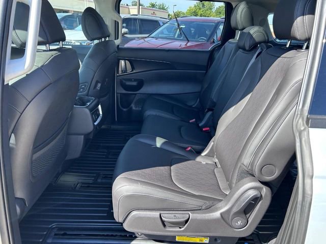 New 2026 Kia Carnival SX w/ SX Dark Edition Package FWD image 8