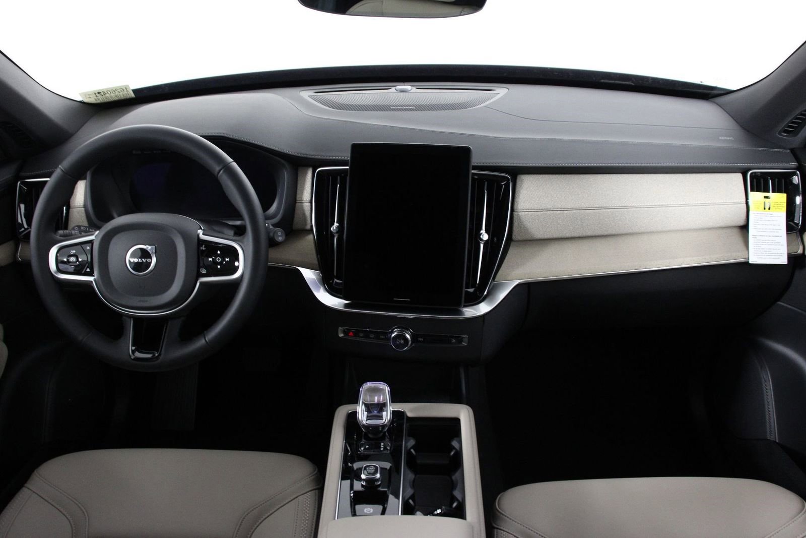 New 2026 Volvo XC90 T8 Plus w/ Protection Package Premier image 5