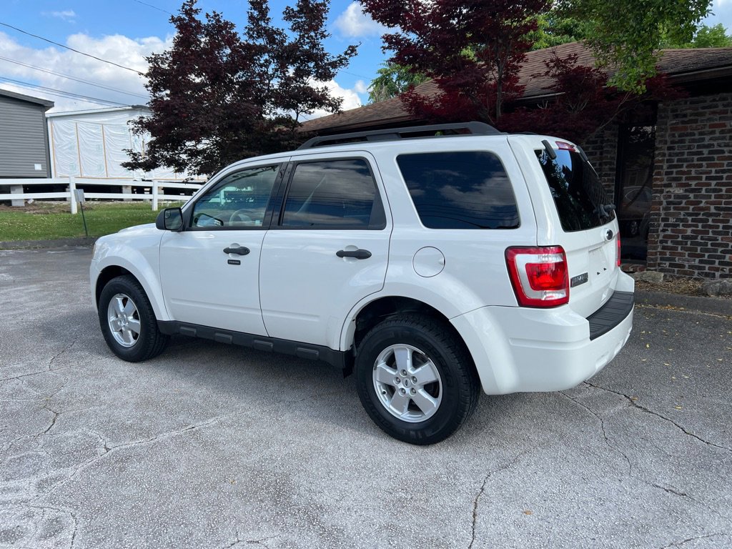 Used 2010 Ford Escape XLT FWD image 2