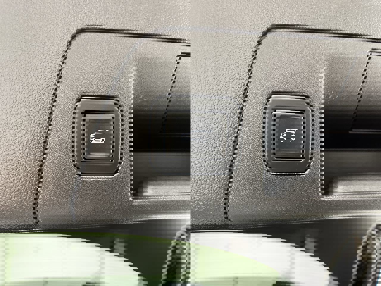 Certified 2023 Buick Envision Preferred w/ Sport Touring Package image 31