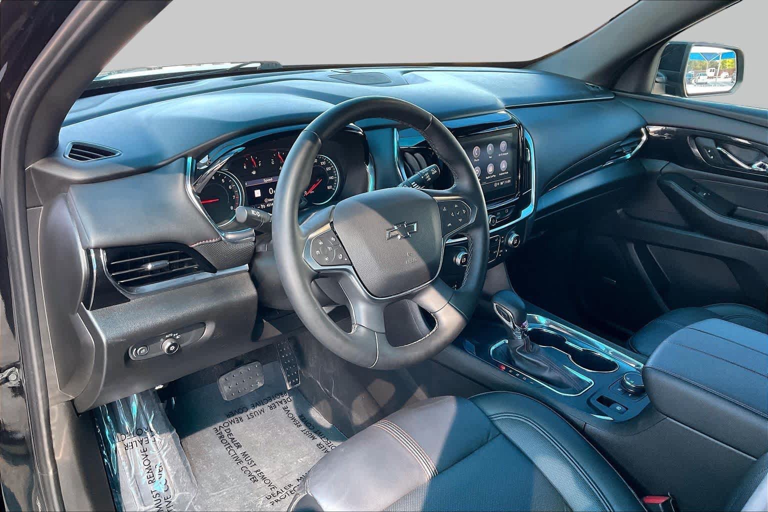 Used 2023 Chevrolet Traverse RS w/ LPO, Floor Liner Package FWD image 17