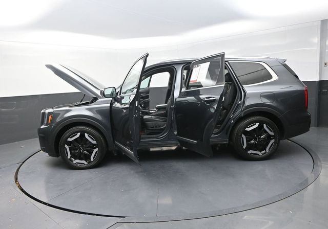 Used 2023 Kia Telluride S image 38