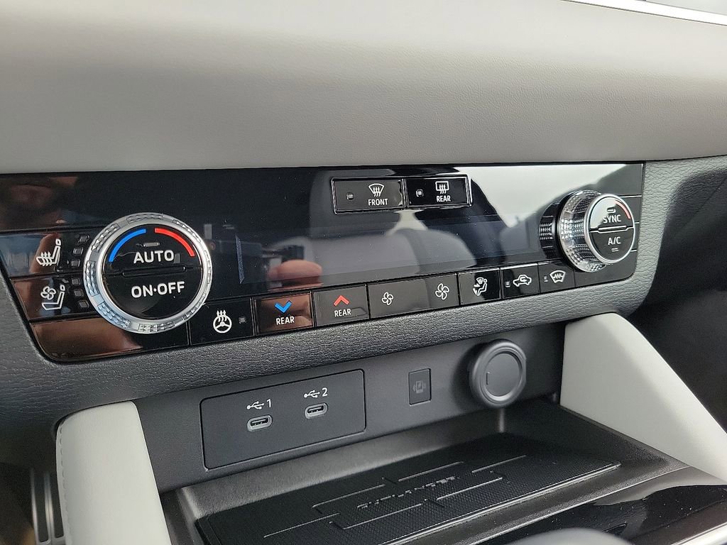 New 2025 Mitsubishi Outlander Platinum Edition image 19