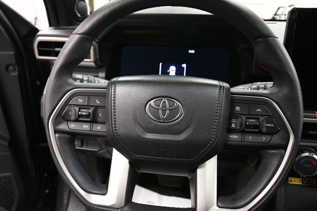 Used 2025 Toyota 4Runner TRD Off-Road Premium w/ Tow Technology Package image 12