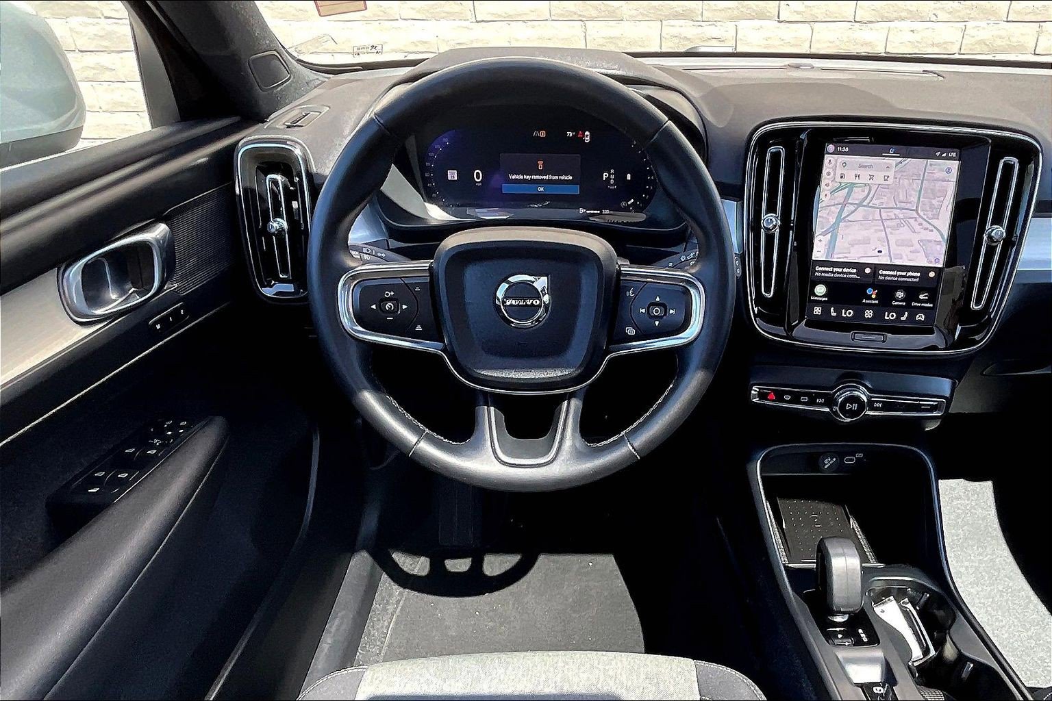 Used 2025 Volvo XC40 B5 Core AWD/4WD image 4