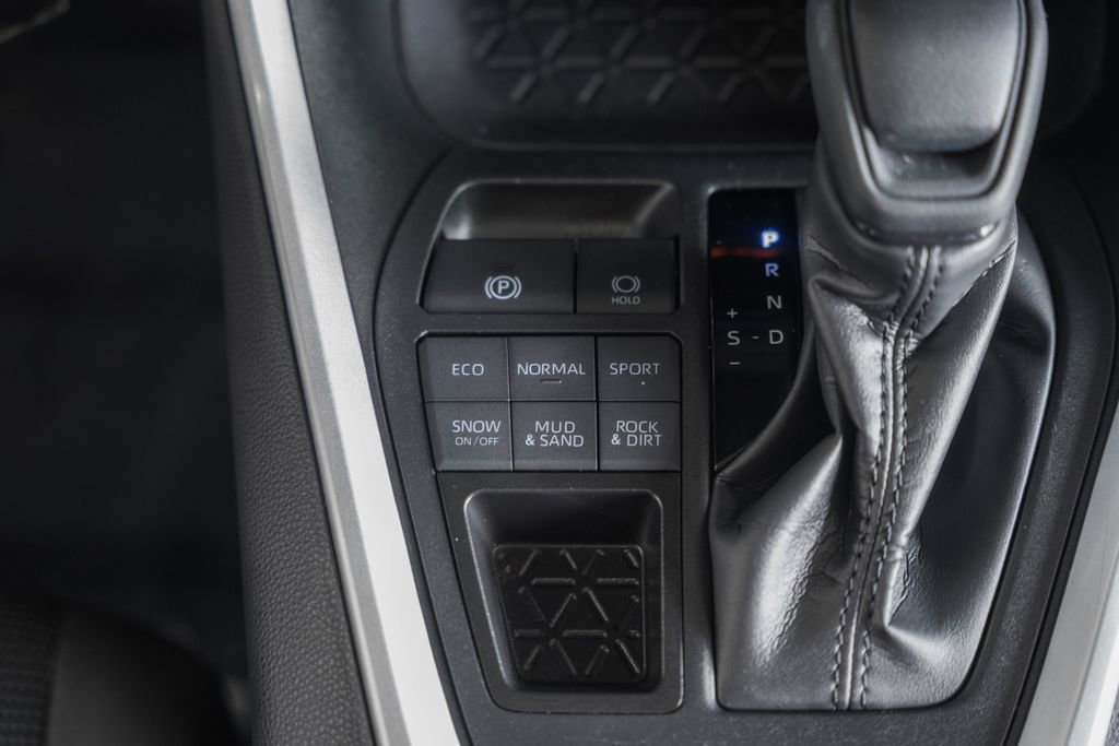 Used 2025 Toyota RAV4 LE image 22