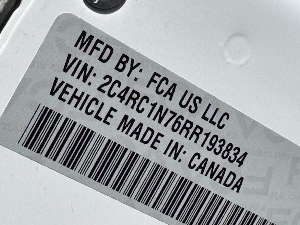 Used 2024 Chrysler Pacifica Pinnacle FWD image 39