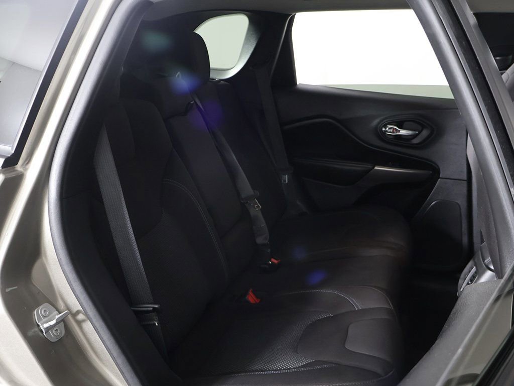 Used 2021 Jeep Cherokee Latitude image 26