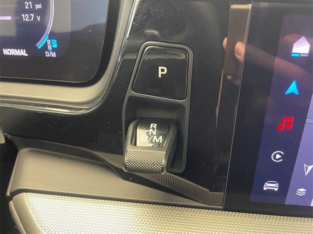 Used 2025 Porsche Cayenne image 9