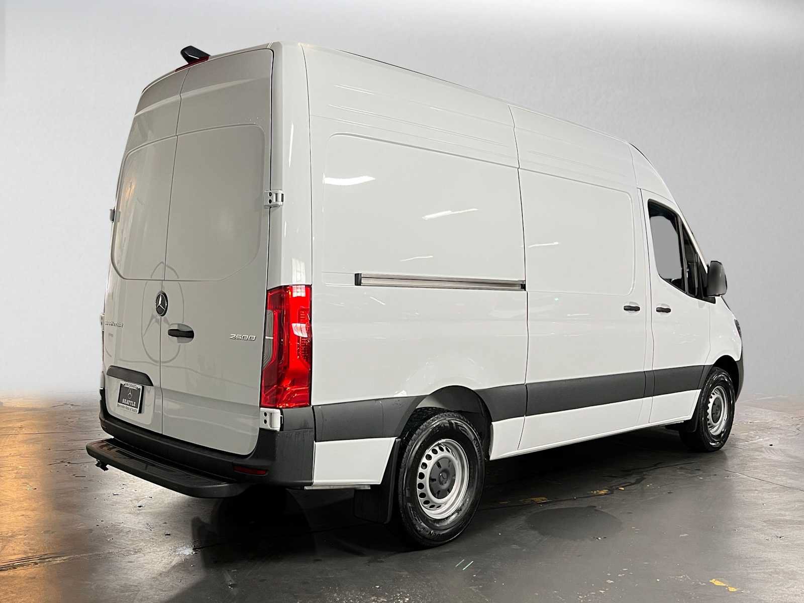 Used 2025 Mercedes-Benz Sprinter 2500 image 4
