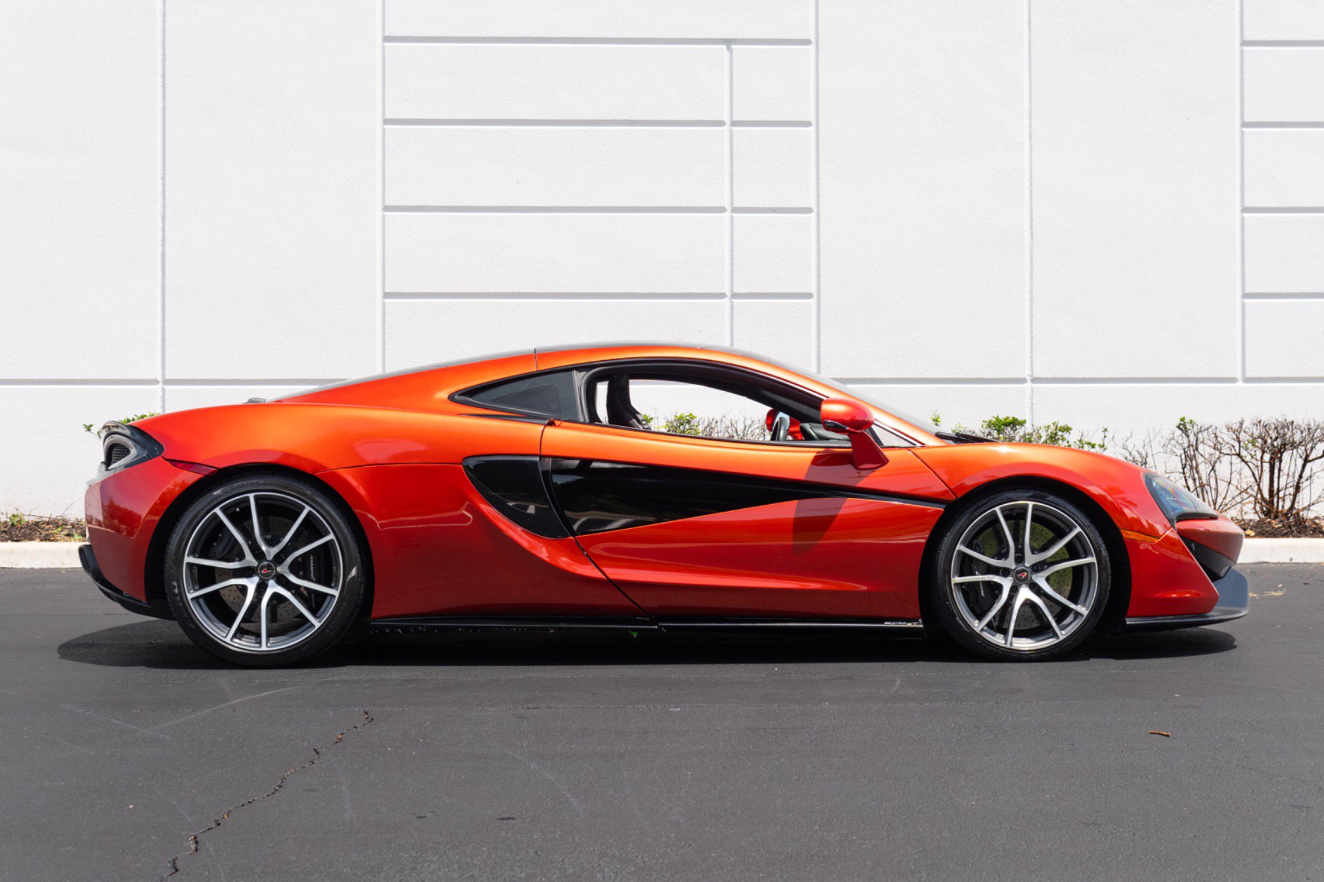 Used 2018 McLaren 570S RWD image 13