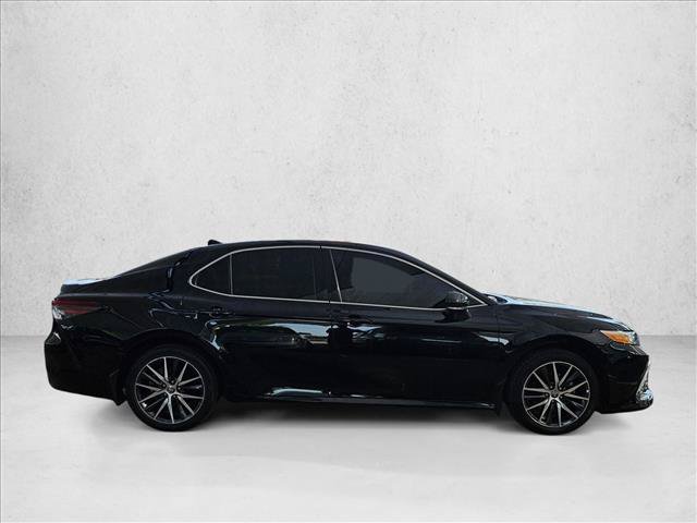 Used 2022 Toyota Camry XLE w/ Cold Weather Package FWD image 4