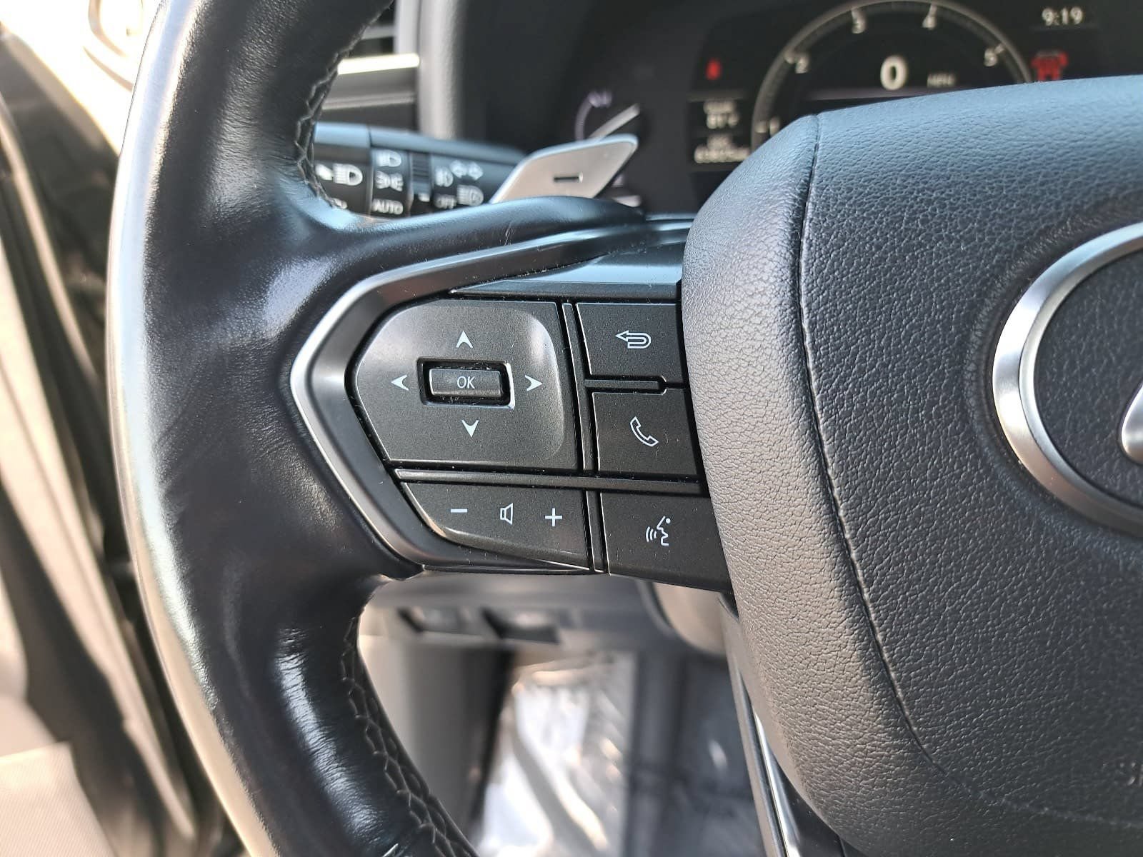Used 2023 Lexus LX 600 4WD w/ Appearance Package image 19