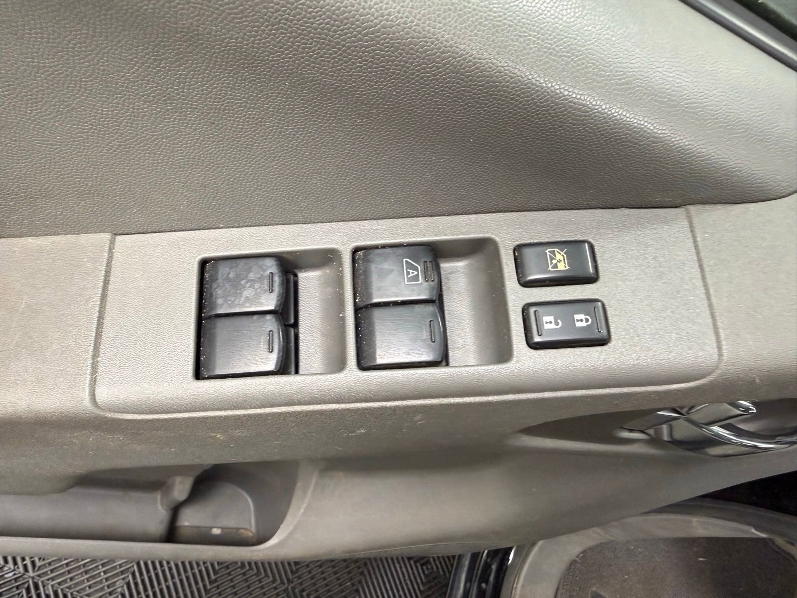 Used 2016 Nissan Frontier SV image 12