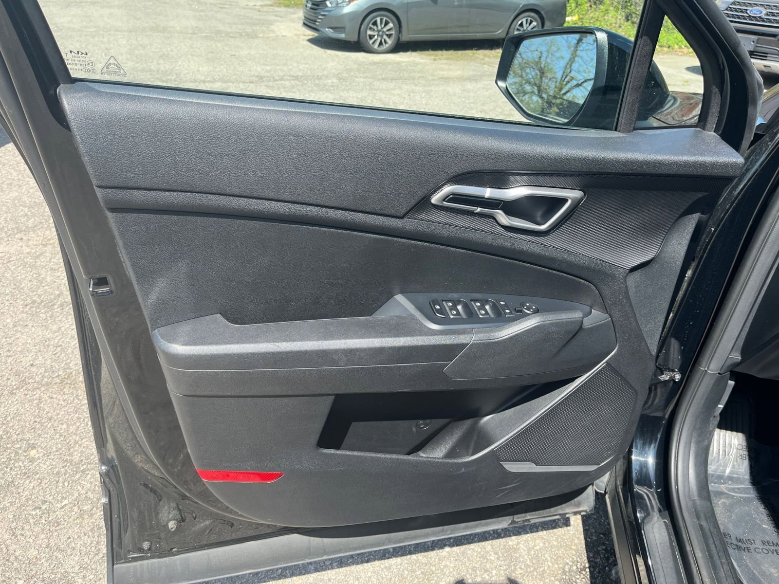 Used 2025 Kia Sportage LX FWD image 18