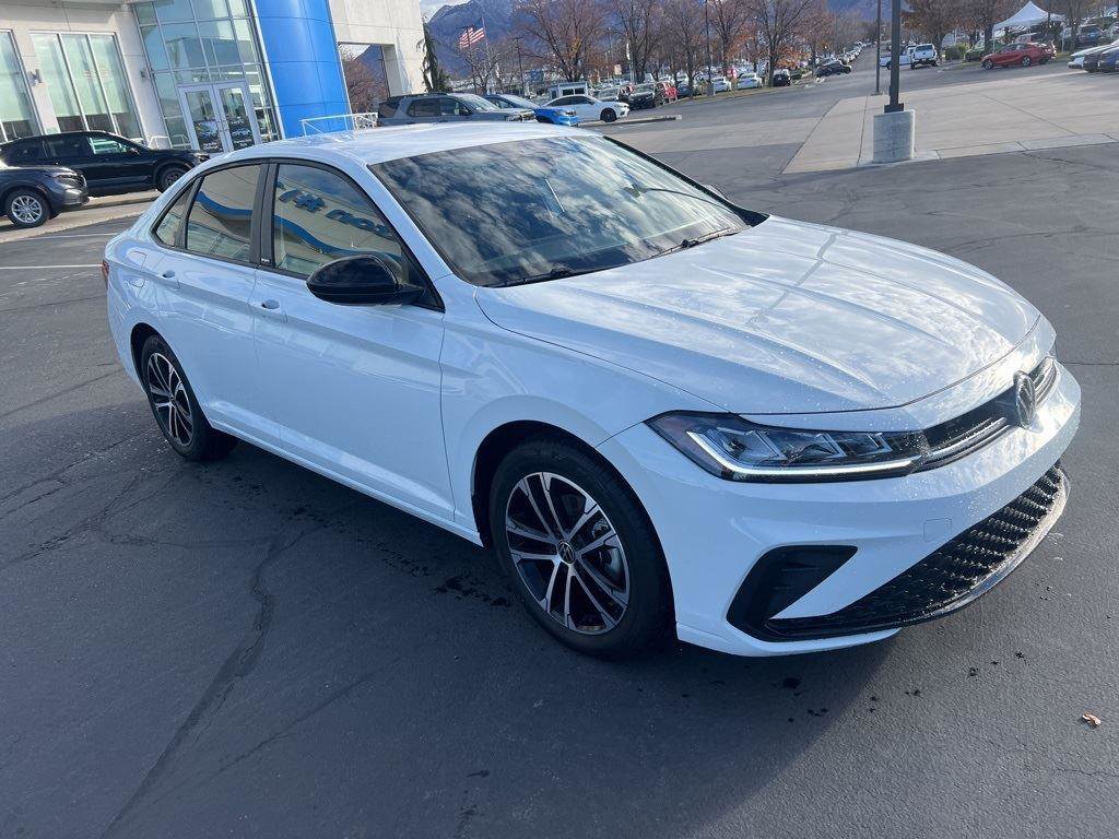 Used 2025 Volkswagen Jetta Sport image 2