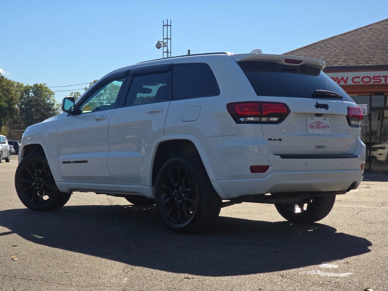 Used 2017 Jeep Grand Cherokee Altitude image 14