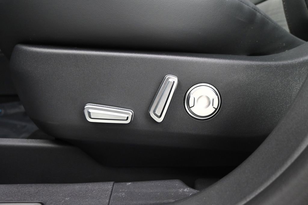 New 2026 Lincoln Nautilus Reserve w/ Jet Appearance Package image 14