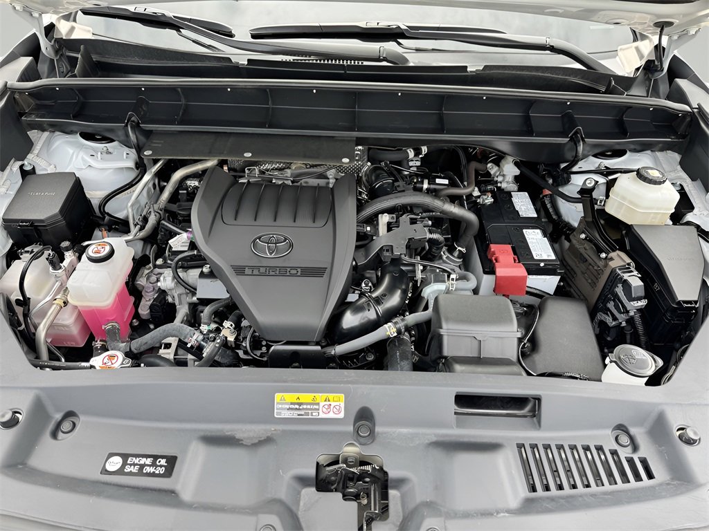 Used 2024 Toyota Highlander LE image 9