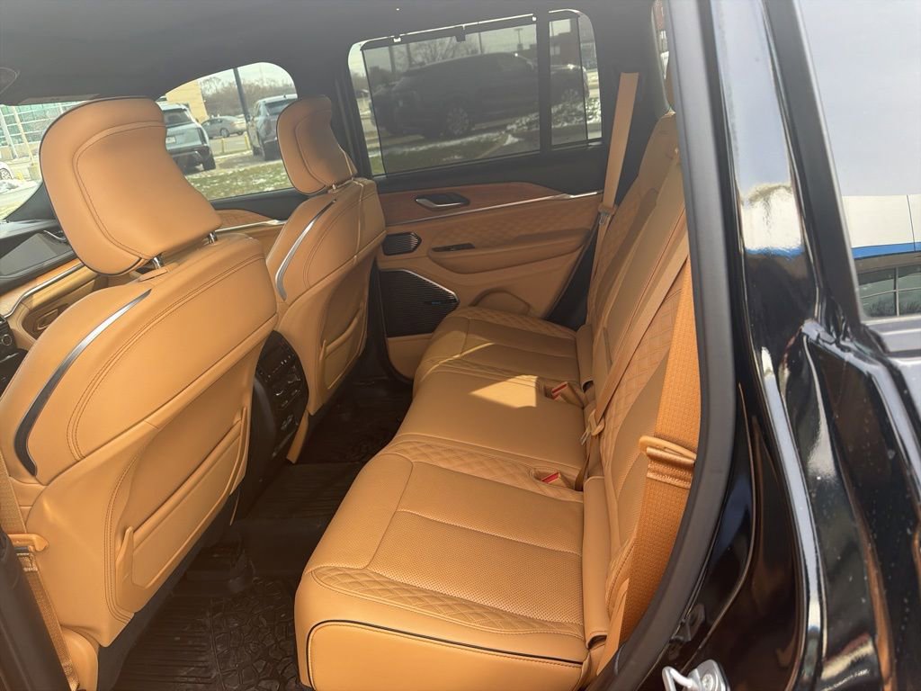 Used 2023 Jeep Grand Cherokee Summit image 7