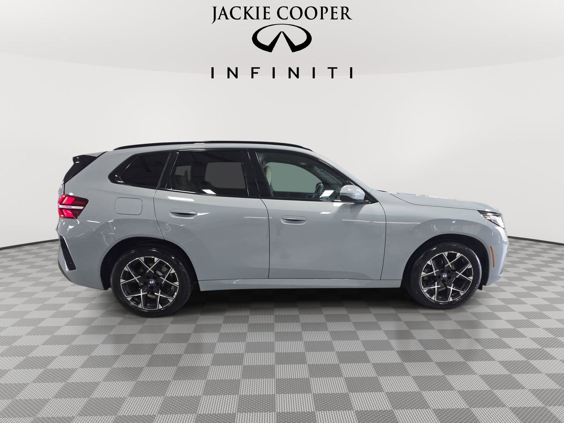 Used 2025 BMW X3 xDrive30i AWD/4WD image 4