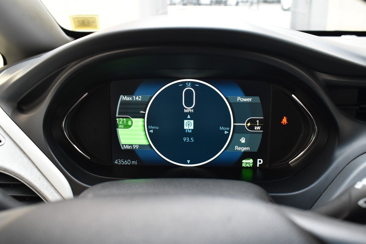 Used 2020 Chevrolet Bolt Premier w/ Infotainment Package FWD image 26