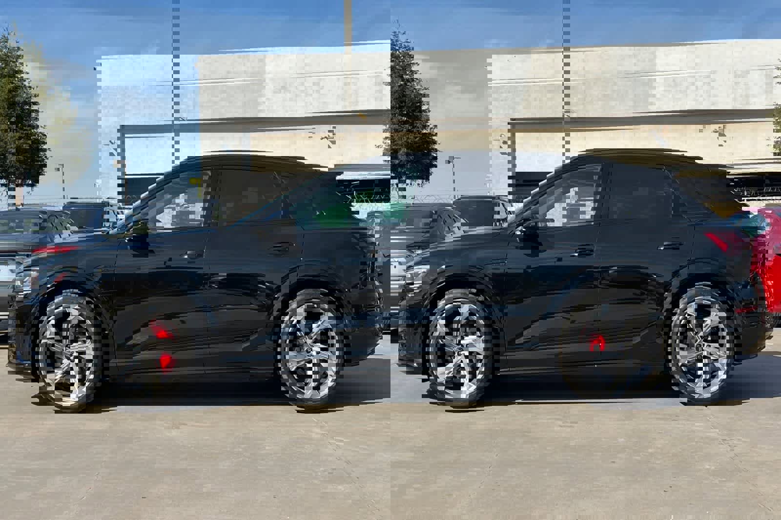 Used 2024 Audi Q8 e-tron Prestige w/ Prestige Package image 6