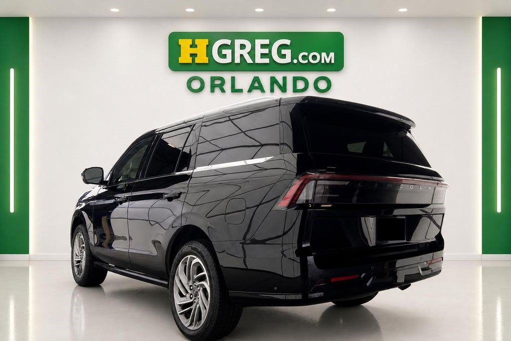 Used 2025 Lincoln Navigator Reserve AWD/4WD image 2