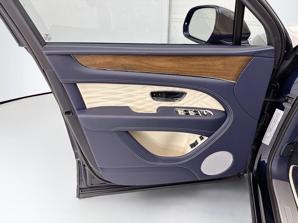 New 2026 Bentley Bentayga Extended Wheelbase AWD/4WD image 23