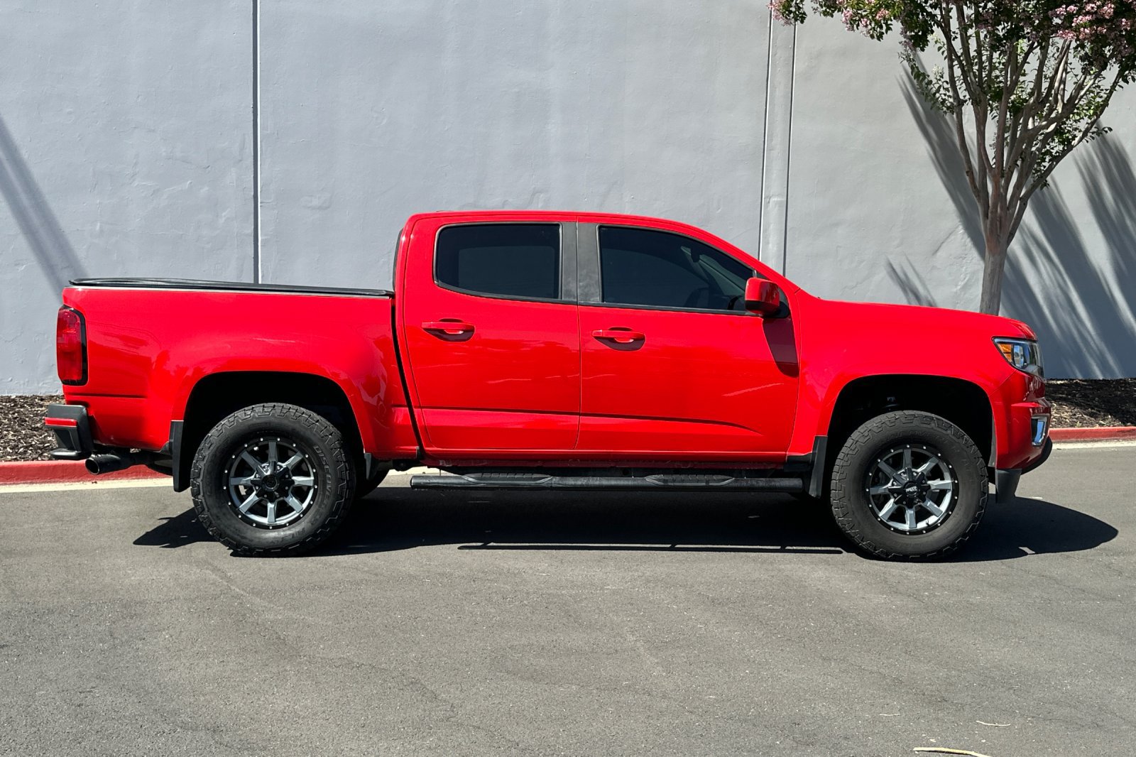 Used 2019 Chevrolet Colorado Z71 AWD/4WD image 3