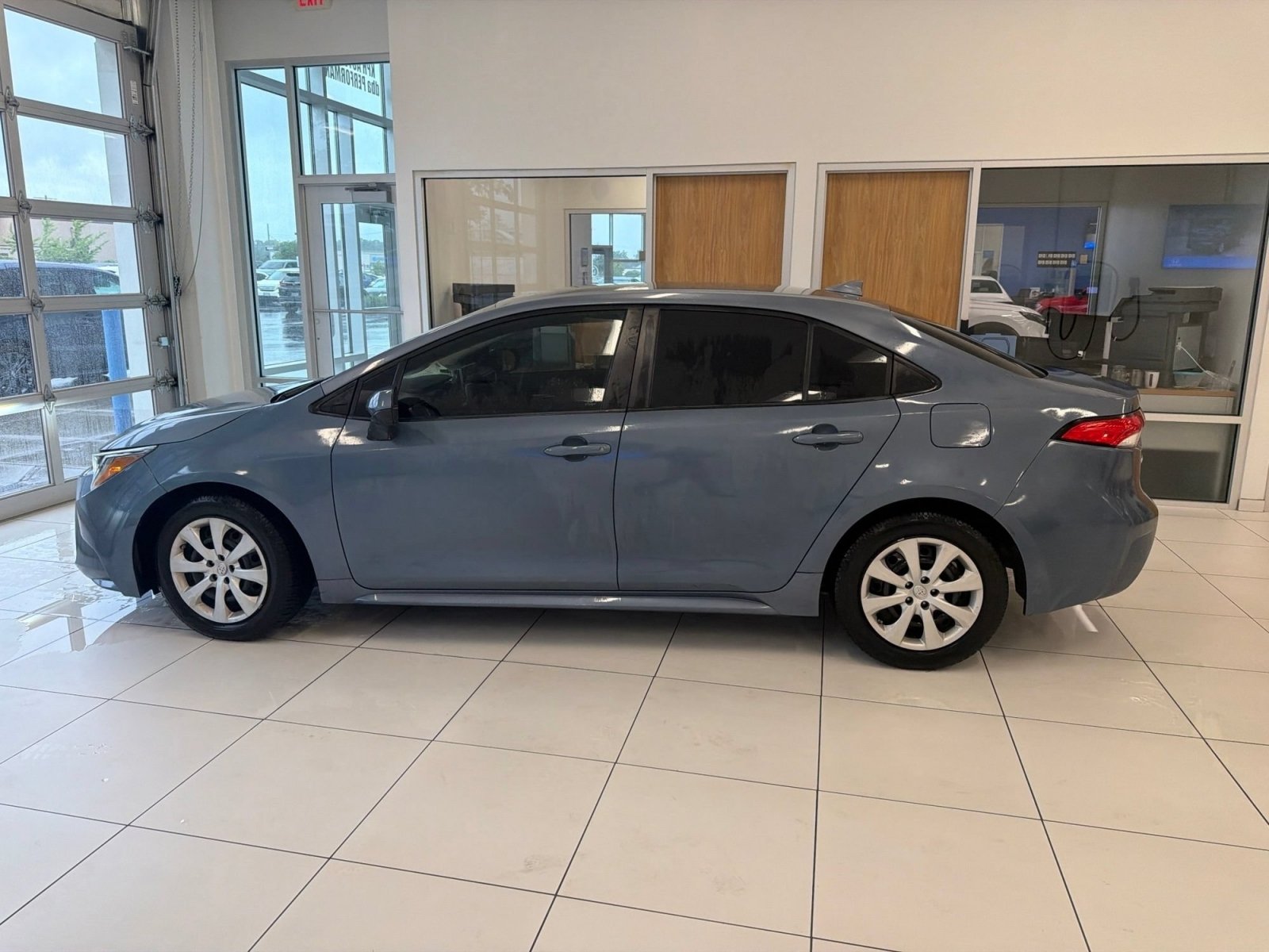 Used 2020 Toyota Corolla LE FWD image 9