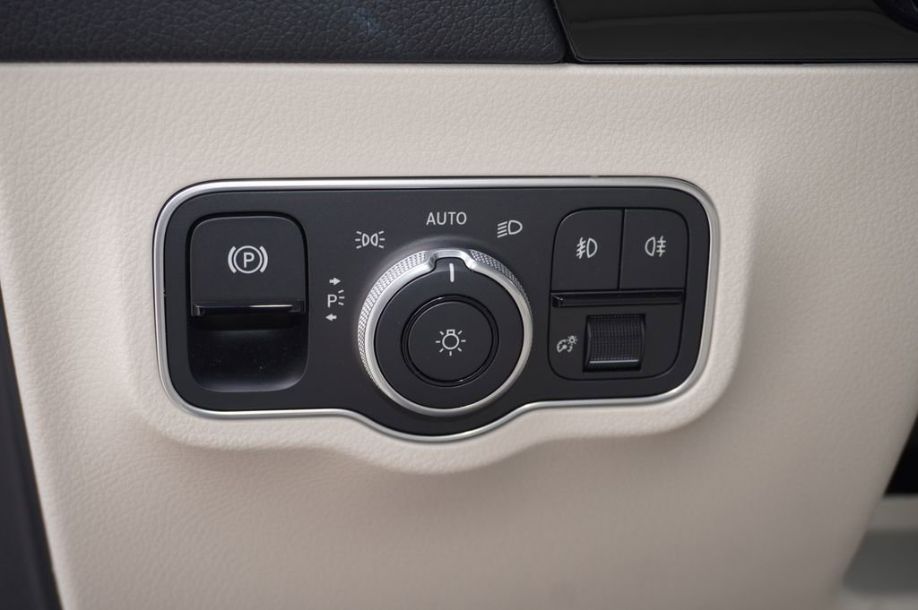 Used 2025 Mercedes-Benz GLA 250 image 15