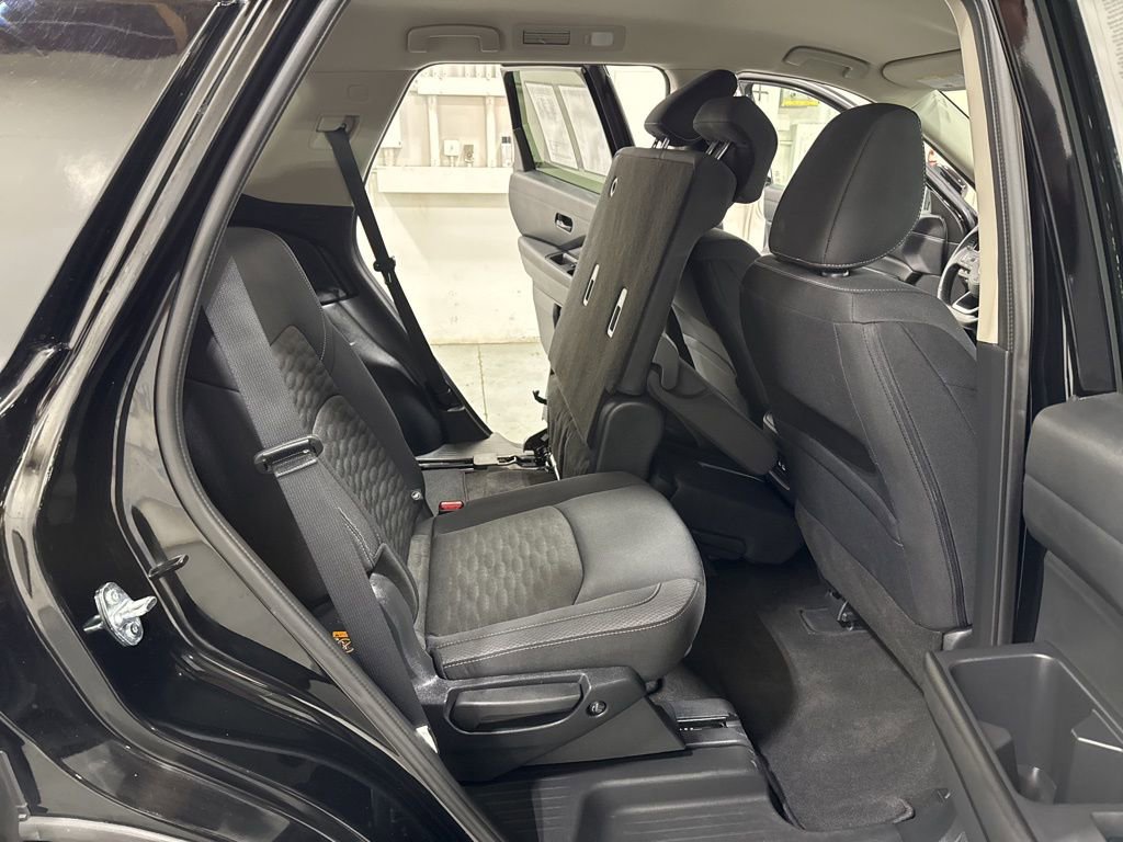 Used 2025 Nissan Pathfinder SV image 25